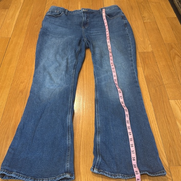 Old Navy women’s extra high -rise flare jeans size 14 . - Picture 8 of 10